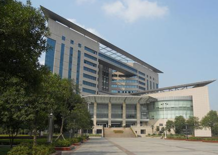 1534742244652032.png 湖北大学.png